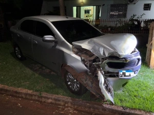 Mulher fica ferida em forte colisão no centro de Mercedes