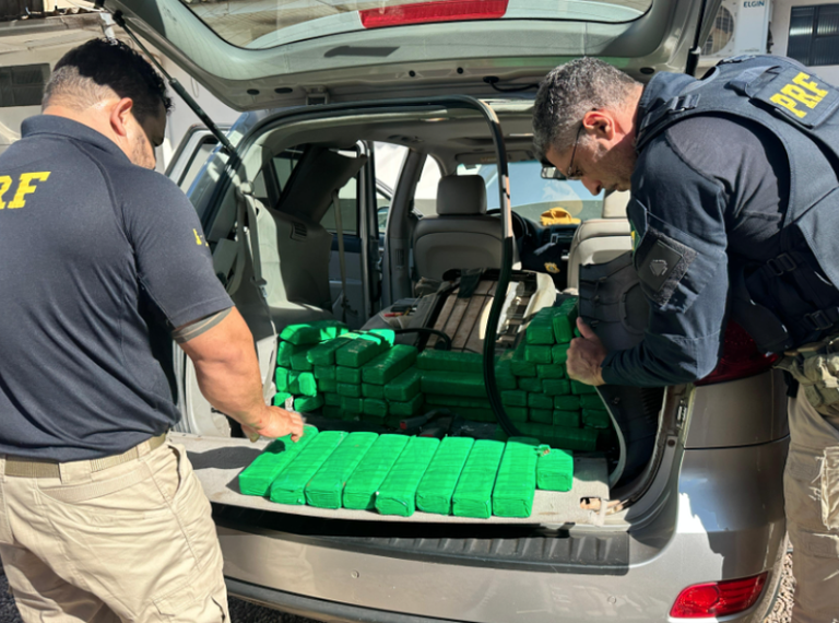 PRF apreende SUV "recheado" de maconha em Ubiratã