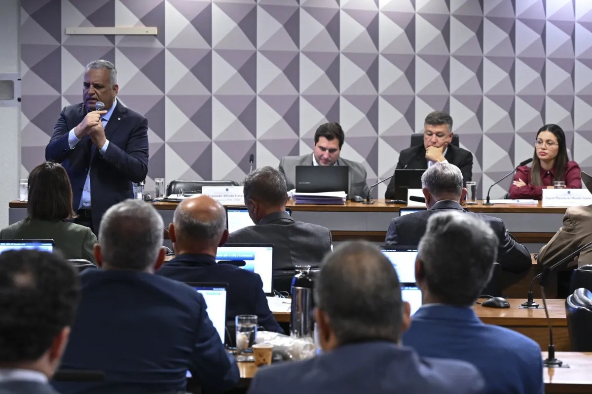 CPMI do INSS tem oitiva interrompida após depoente passar mal