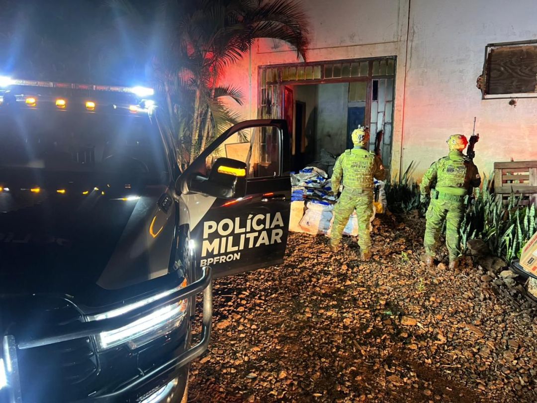 Ação integrada apreende 896 quilos de maconha, armas e cigarros contrabandeados em Quatro Pontes