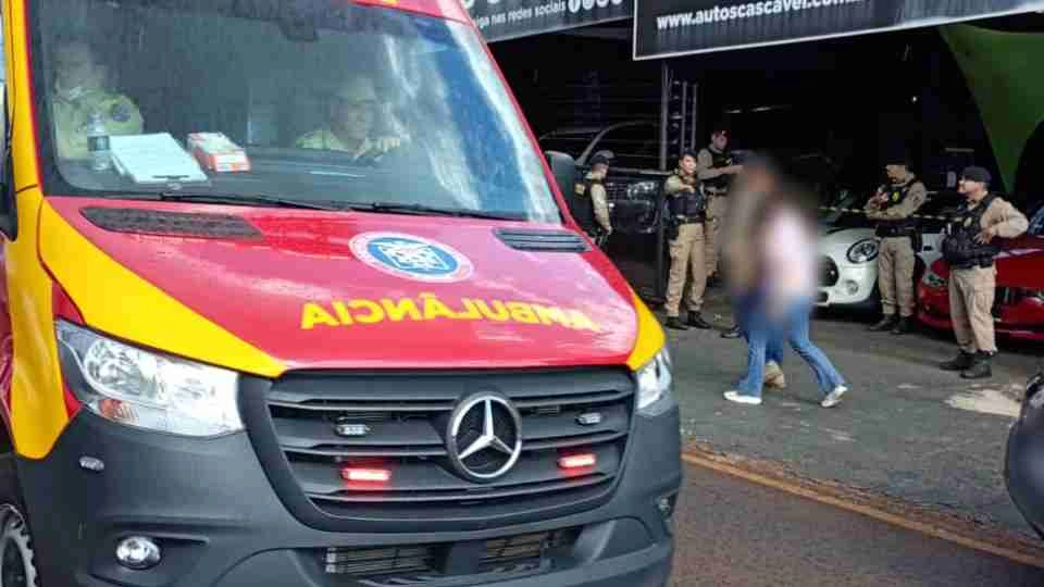 Pai e filho são assassinados dentro de loja de veículos em Cascavel