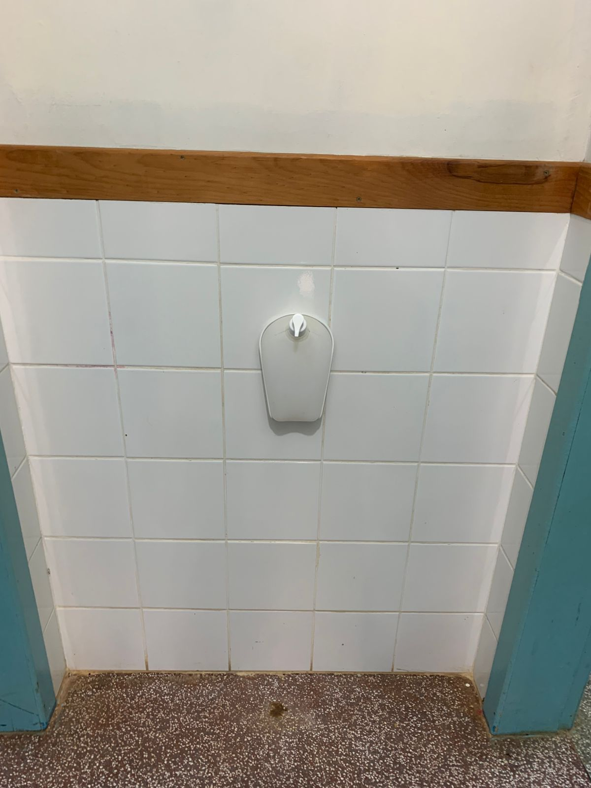 Menina de 4 anos é hospitalizada após ingerir álcool gel em creche no Paraná