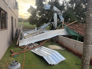 Temporal causa grandes estragos no interior de Mercedes