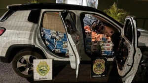 Após perseguição pela BR-277, jovem acaba preso com carro roubado abarrotado de contrabando