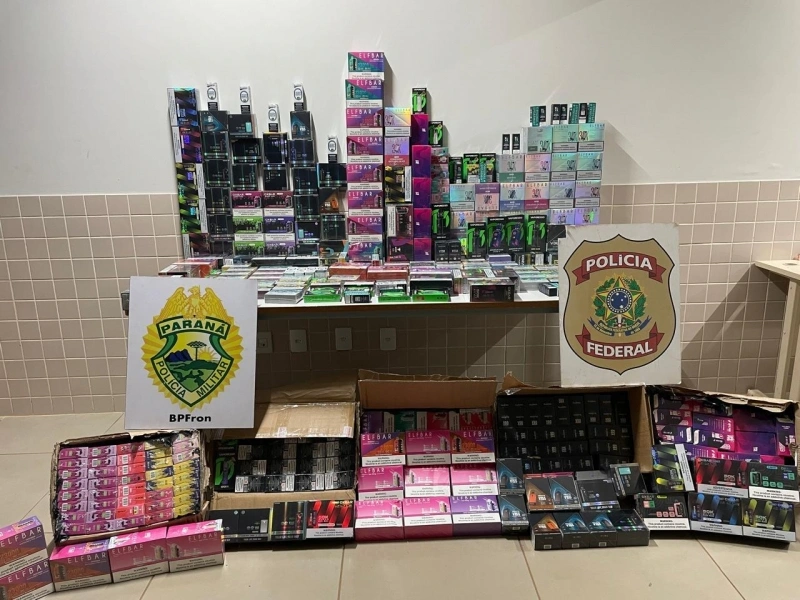 PF e BPFRON apreendem carga de cigarros eletrônicos em abordagem a ônibus em Guaíra