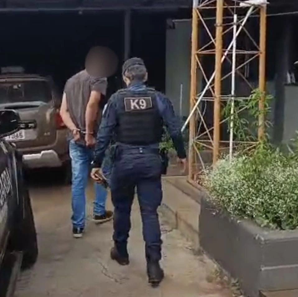 Mulher com filho no colo denuncia agressões e homem é detido em Toledo