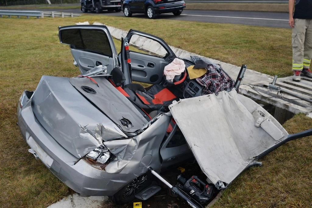 Família fica ferida em violento capotamento no Trevo Cataratas