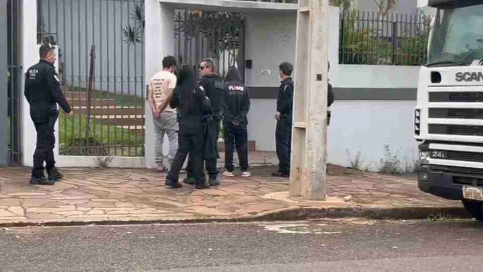 Duas pessoas são presas durante operação da Denarc em Cascavel