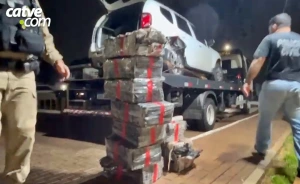 Motorista foge de abordagem e abandona veículo com 191 kg de maconha em Cascavel