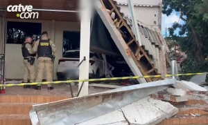 Carro invade mercearia e motociclista sofre amputação em Cascavel