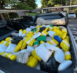 Motorista foge, abandona veículo e Polícia apreende quase meia tonelada de drogas em Toledo