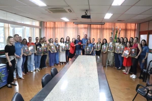Secretaria de Educação rondonense homenageia escolas municipais com quadro alusivo à conquista do Selo Ouro na Educação