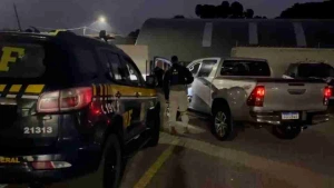 Hilux furtada por adolescente é localizado pela PRF após ação conjunta em Cascavel