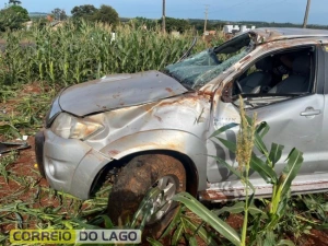 Capotamento destrói caminhonete na PR-488 em Santa Helena, e vítimas escapam com ferimentos leves