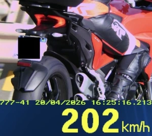 Tiradentes 2026: Mais de cinco mil motoristas foram flagrados acima da velocidade no Paraná