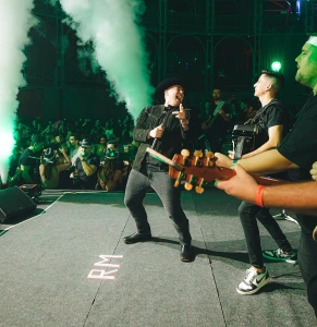 Ruan Mansur é a segunda atração musical do estadual de Beach Tennis em Porto Mendes