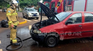 Veículo Palio pega fogo enquanto pai levava criança para a escola em Marechal Rondon