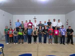 Moradores da Vila Martins recebem matrículas e conquistam titularidade definitiva de imóveis