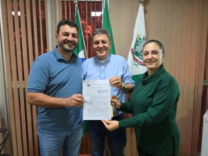 Prefeitura firma termo aditivo com a Casa de Maria