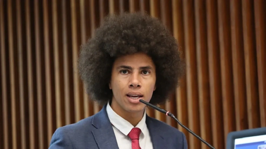 Conselho de Ética aprova suspensão de prerrogativas e perda de mandato contra Renato Freitas (PT)