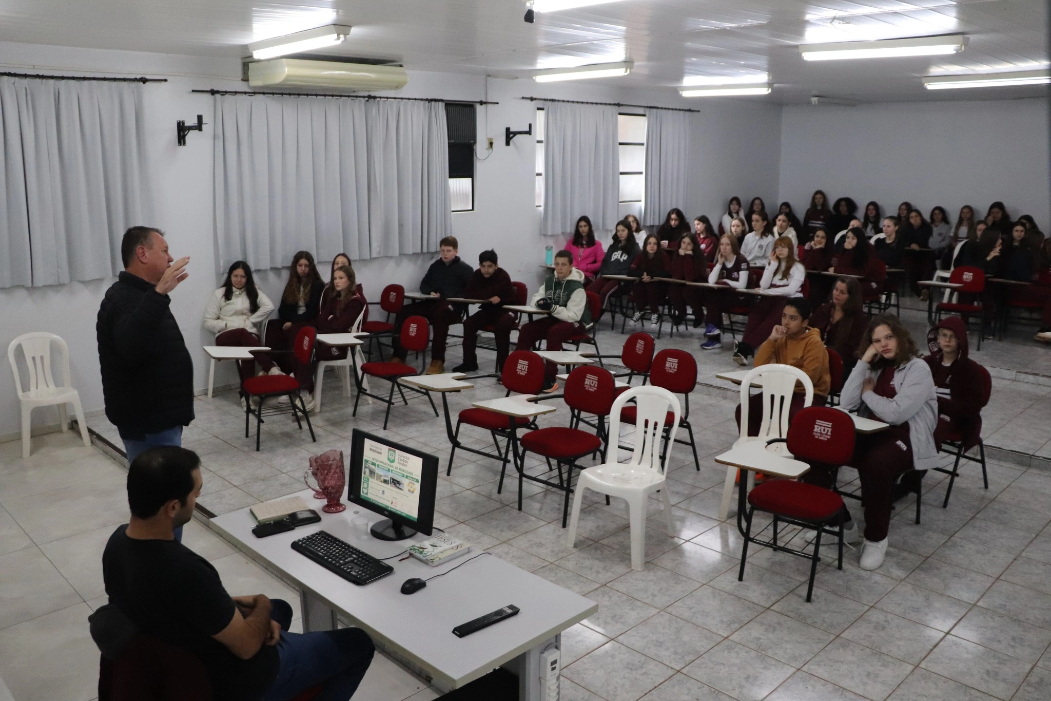 Campanha sobre uso de veículos autopropelidos chega às escolas rondonenses