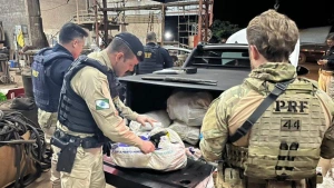 Operação entre PRF e Polícia Militar desmonta entrepostos do tráfico e apreende mais de 2,3 toneladas de drogas em Sede Alvorada