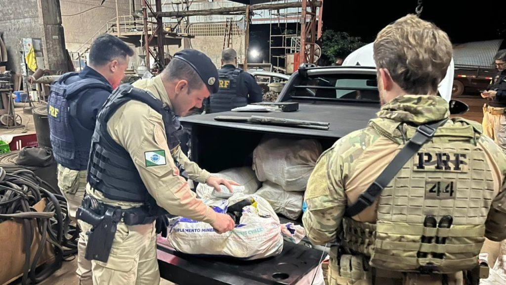 Operação entre PRF e Polícia Militar desmonta entrepostos do tráfico e apreende mais de 2,3 toneladas de drogas em Sede Alvorada