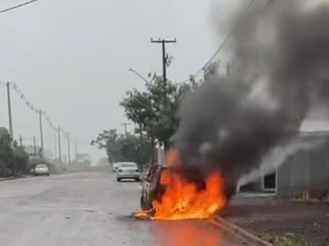 Ciúmes terminam em prisão, após homem incendiar carro da companheira em Palotina