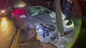 Carro derruba poste e deixa parte do Coopagro sem energia durante a noite em Toledo