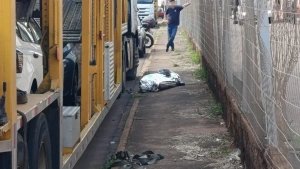 Trabalhador morre após queda de caminhão-cegonha em Toledo