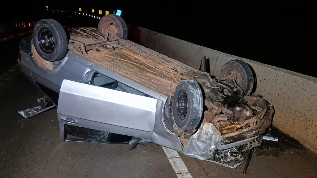 Capotamento sobre ponte deixa jovem ferido na PR-317 entre Toledo e Ouro Verde do Oeste