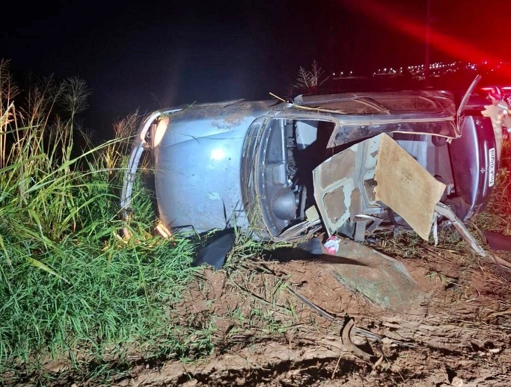 Capotamento deixa feridos graves na PR-182 entre Palotina e Francisco Alves