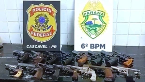 Mulheres são detidas com 15 armas presas ao corpo na rodoviária de Cascavel