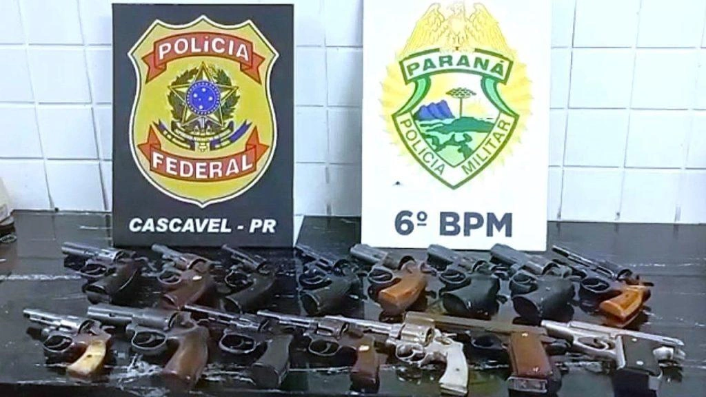 Mulheres são detidas com 15 armas presas ao corpo na rodoviária de Cascavel
