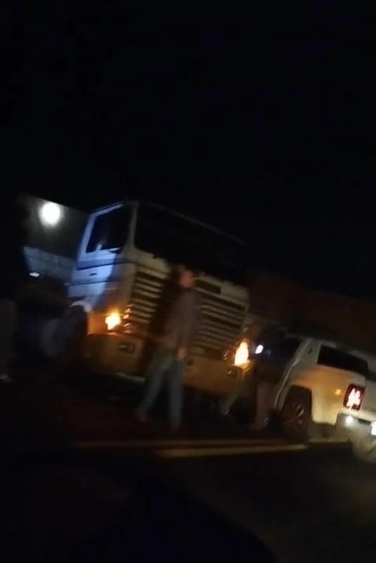 Acidente bloqueia trânsito na PRC-467 próximo à Vila Curvado
