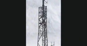 Jovem sobe em torre na cidade de Jesuítas e ameaça se jogar