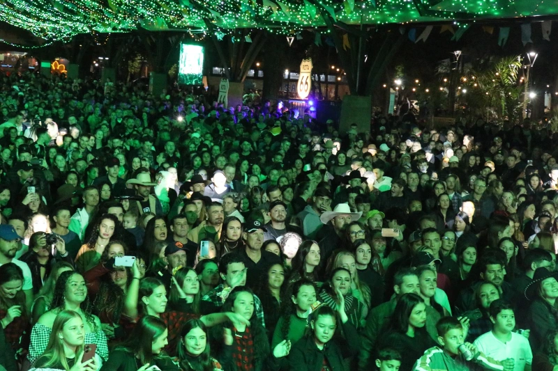 Festa junina e show de Humberto & Ronaldo celebram os 36 anos de emancipação política de Pato Bragado