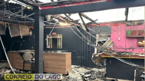 Incêndio de grandes proporções destrói boate durante a madrugada em Santa Helena