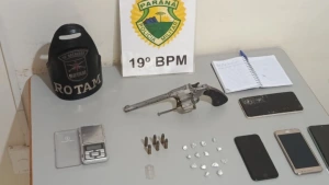 PM apreende crack, revólver e munições durante mandado de busca em Toledo