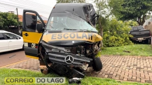 Acidente envolvendo van escolar deixa idoso ferido e mobiliza SAMU em Santa Helena