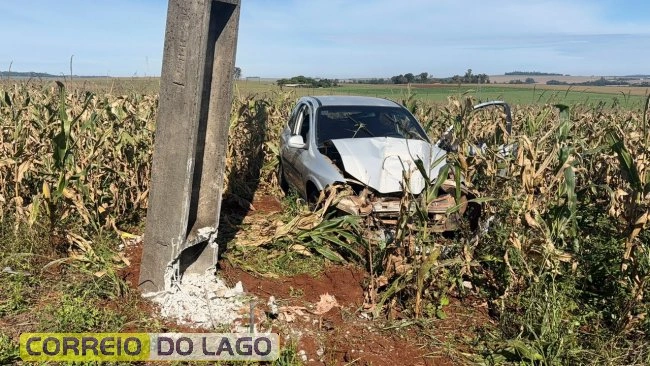 Violenta batida arranca poste na PR-488 e mobiliza equipes de socorro entre Santa Helena e Esquina Céu Azul