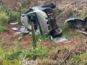 Jovem morre após veículo sair da pista e atingir árvore na PR-495, entre Missal e Dom Armando