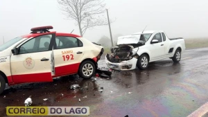 Viatura do SAMU e mais dois veículos se envolvem em acidente na PR-317 em Santa Helena