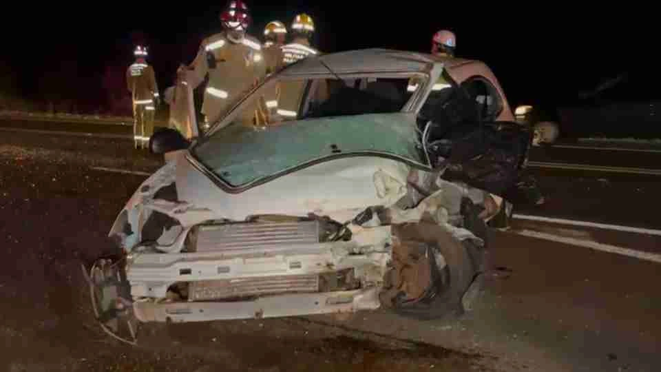 Jovem de 27 anos morre após batida entre carro e caminhão na BR-369