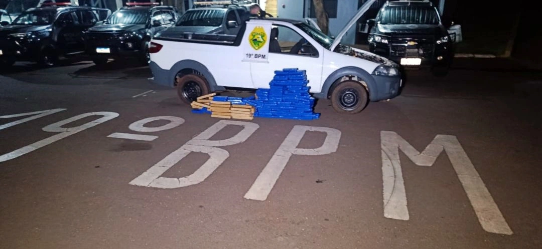 PM apreende 136 quilos de maconha e recupera veículo roubado após perseguição na PR-239, em Toledo