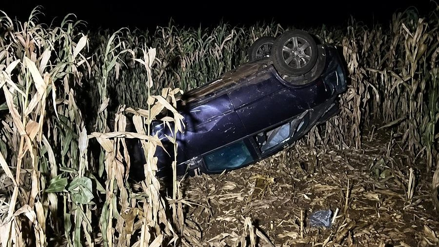 Casal fica ferido após carro capotar na PR-585 entre Toledo e São Pedro do Iguaçu