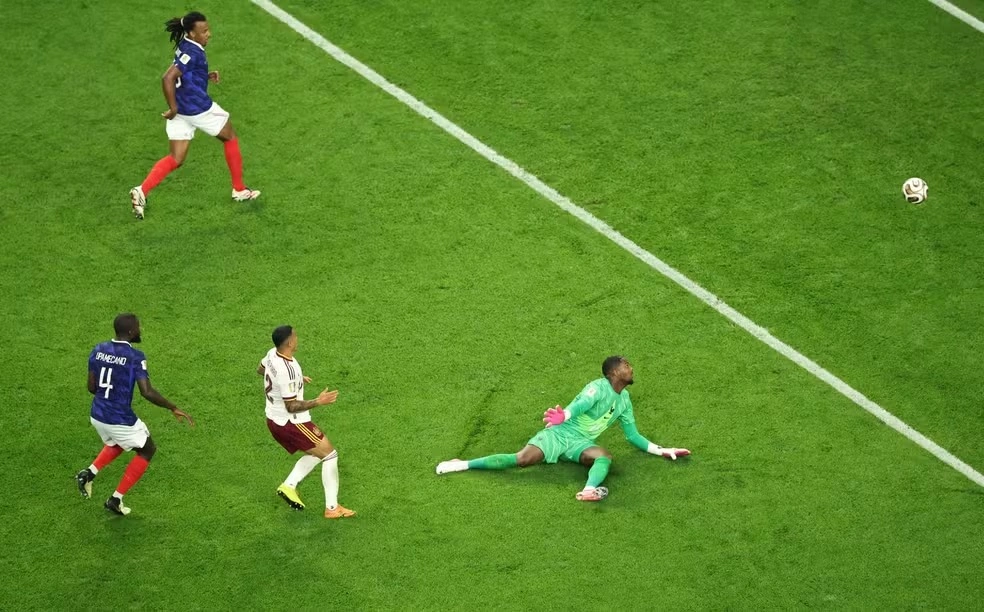 Espanha domina a França com direito a "olé", faz 2 a 0 e avança à final da Copa