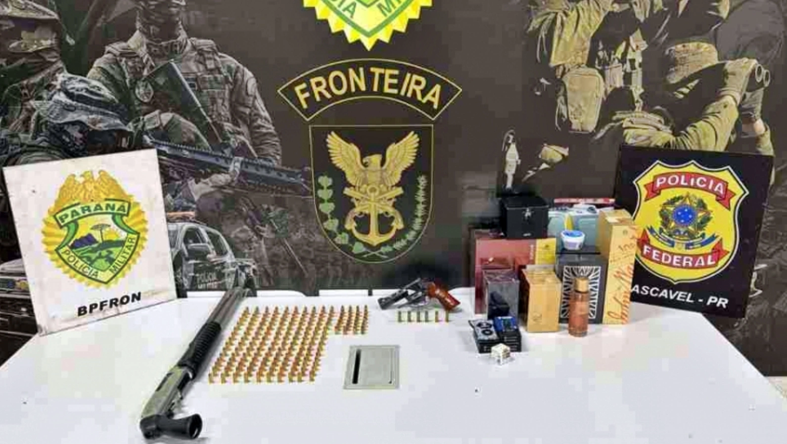 BPFRON e PF apreendem armas, munições e mercadorias de descaminho na BR-277, em Cascavel
