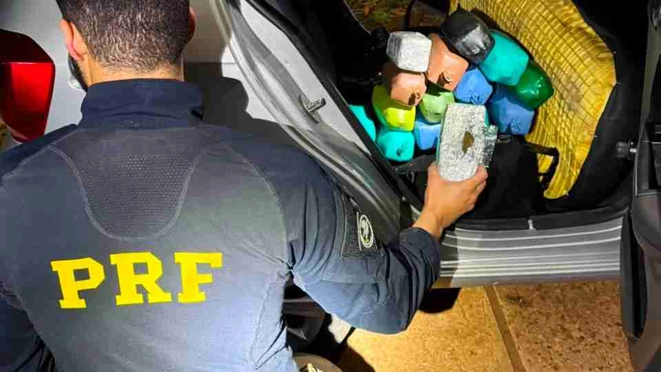 PRF apreende 15 quilos de haxixe escondidos no tanque de combustível na BR-277