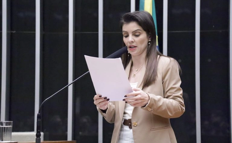 Câmara aprova redução de tributos sobre combustíveis e medidas para biocombustíveis   